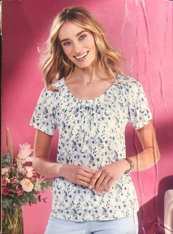 شومیز گلدار زنانه برند blue motion 174 تنخور