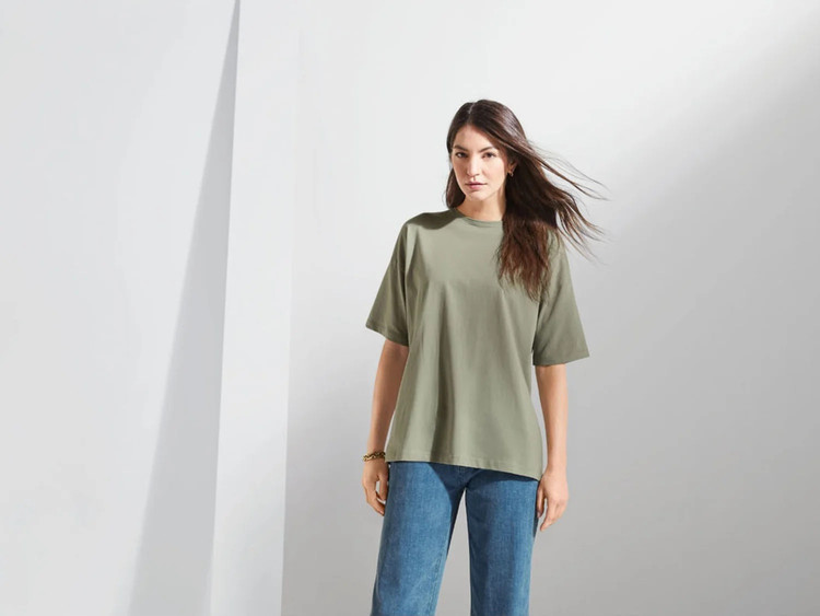 تیشرت زنانه برند esmara زیتونی سایز M 40-42- 337- تنخور 1