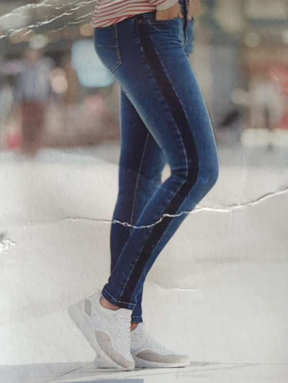 شلوار جین بغل کار شده-طرح6 نوار مشکی