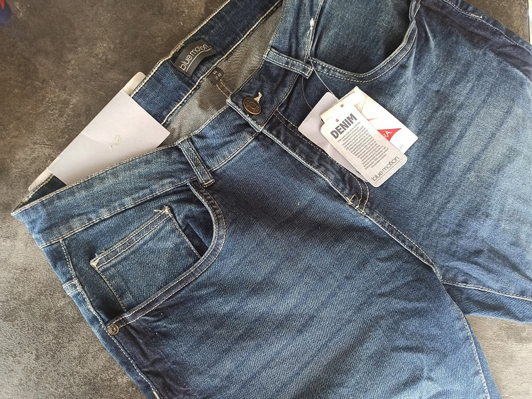 شلوار جین بغل کار شده-طرح6 نوار مشکی